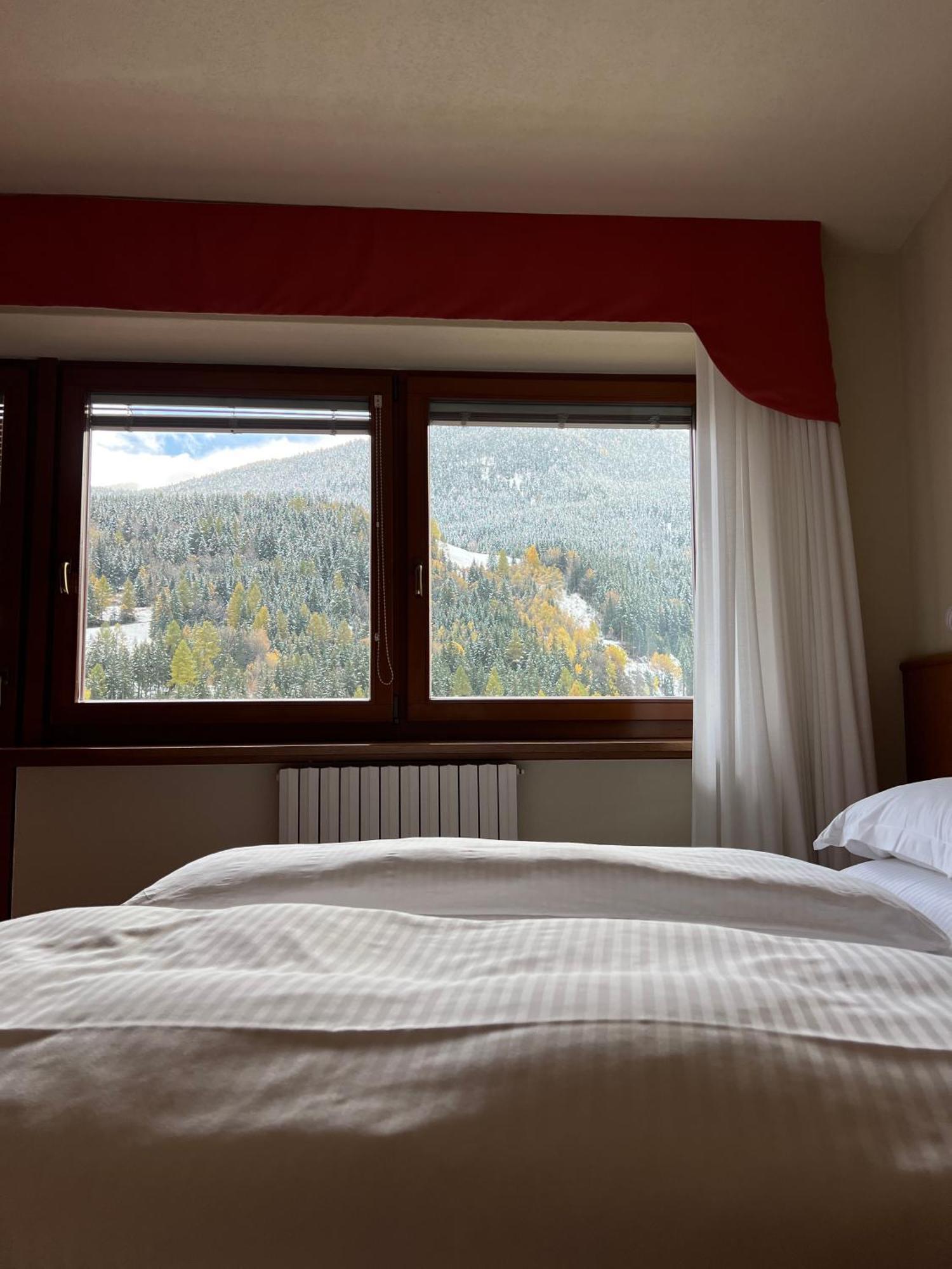 Hotel Miravalle Isolaccia Pokoj fotografie