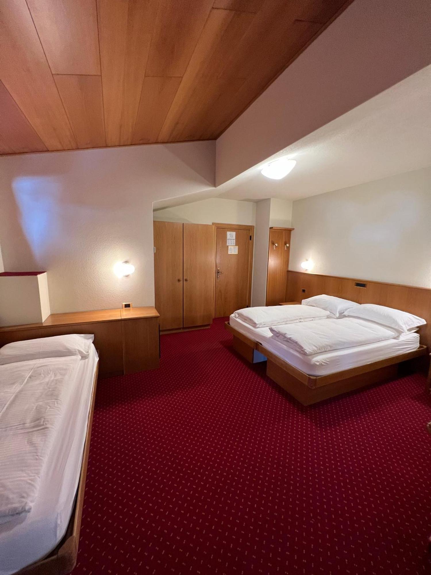 Hotel Miravalle Isolaccia Pokoj fotografie