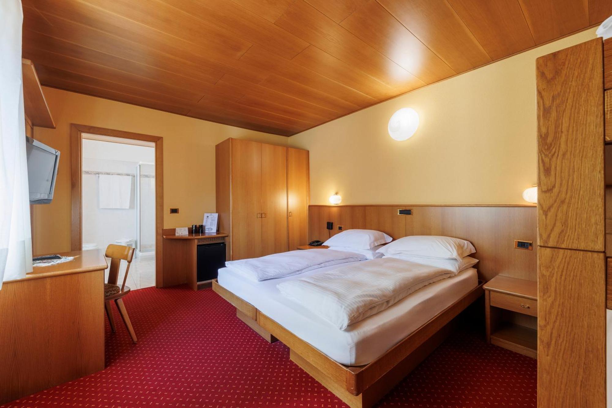 Hotel Miravalle Isolaccia Pokoj fotografie