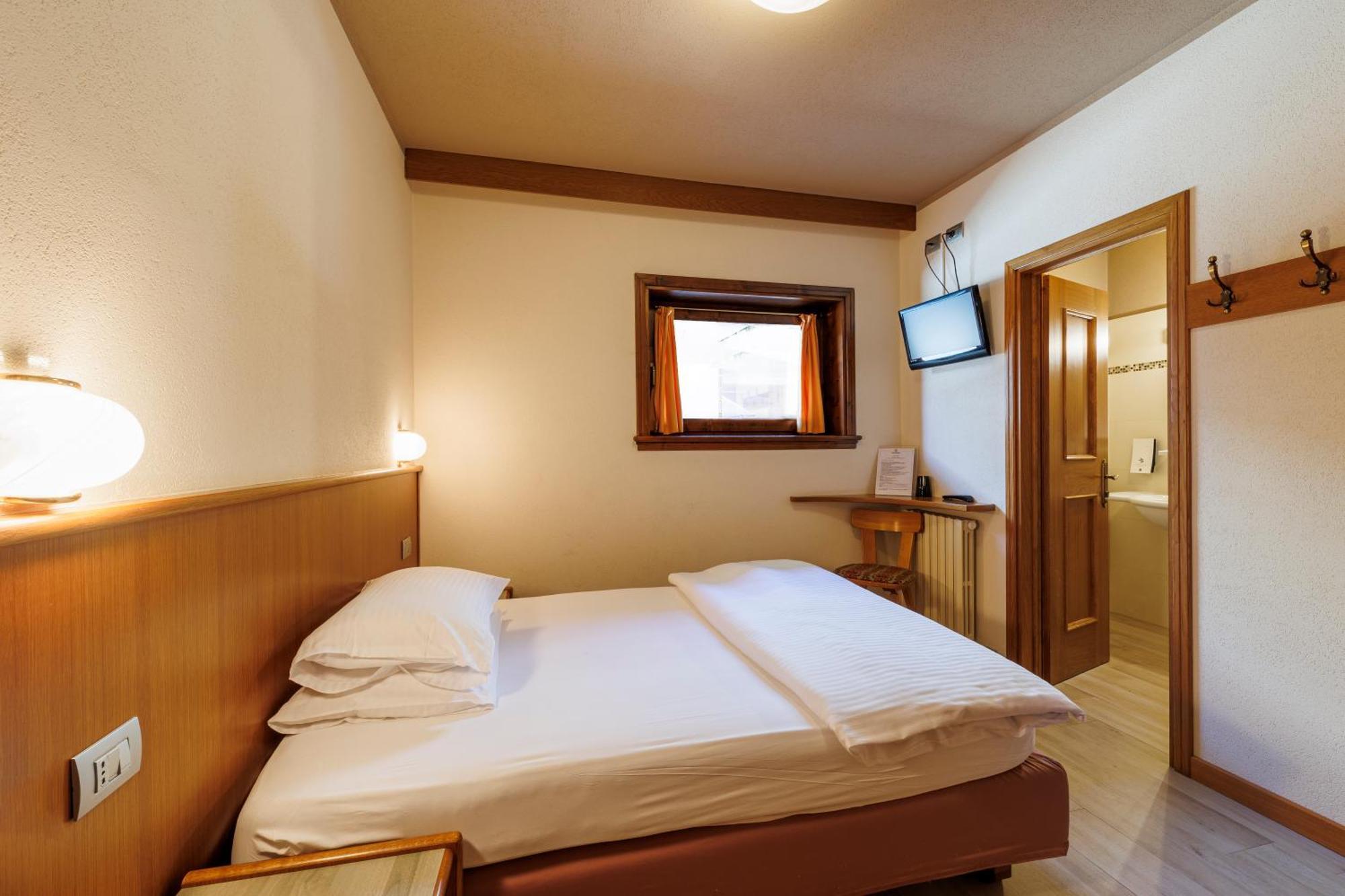 Hotel Miravalle Isolaccia Pokoj fotografie