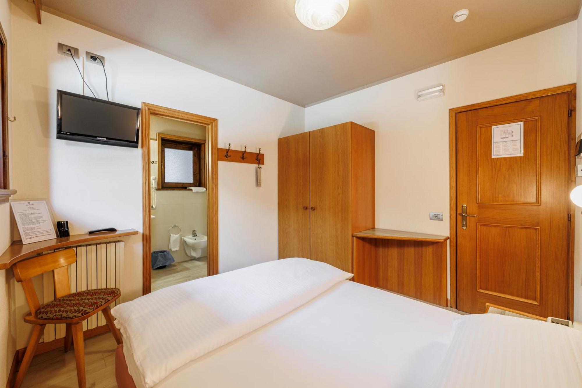 Hotel Miravalle Isolaccia Pokoj fotografie